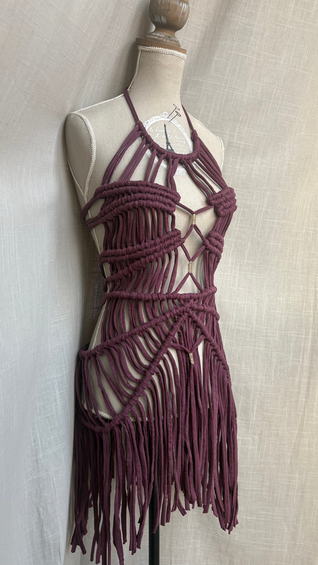 Abito corto in macramè con frange | Pre-Order
