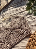Earth Mandala Top crochet fatto a mano colore Sand Gold con coppe a motivo mandala e design boho estivo, capo artigianale Made in Italy My Sunflower Lab