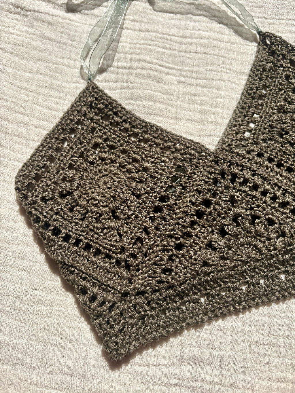 Earth mandala crochet top wild sage green handmade in italy by my sunflower lab dettagli della lavorazione