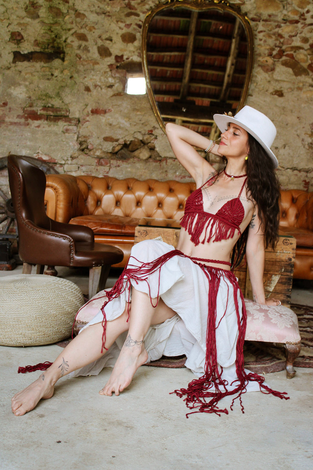 Abito lungo in macramé boho Bordeaux con frange – Festival & Beachwear handmade
