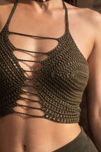 crochet Kaia Waves verde Wild Sage, texture intrecciata e nodi artigianali fatti a mano, stile bohemian luxury My Sunflower Lab indossato su una taglia S